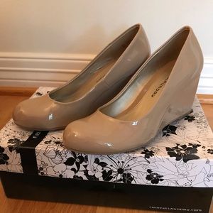 Chinese Laundry Nima Wedge Pump Patent Leather Nude 5.5